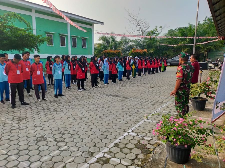 103 Siswa MAN 2 Kuansing Ikuti Pelatihan PBB dari Koramil 07/KH