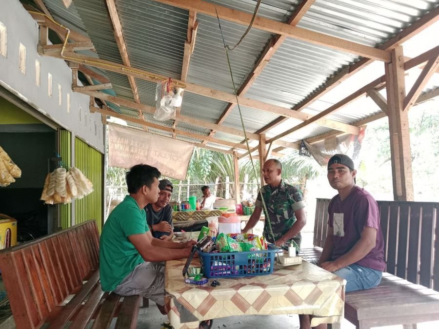 Serda Egiprianto Sambangi Warga Banjar Lopak, Perkuat Komunikasi Babinsa