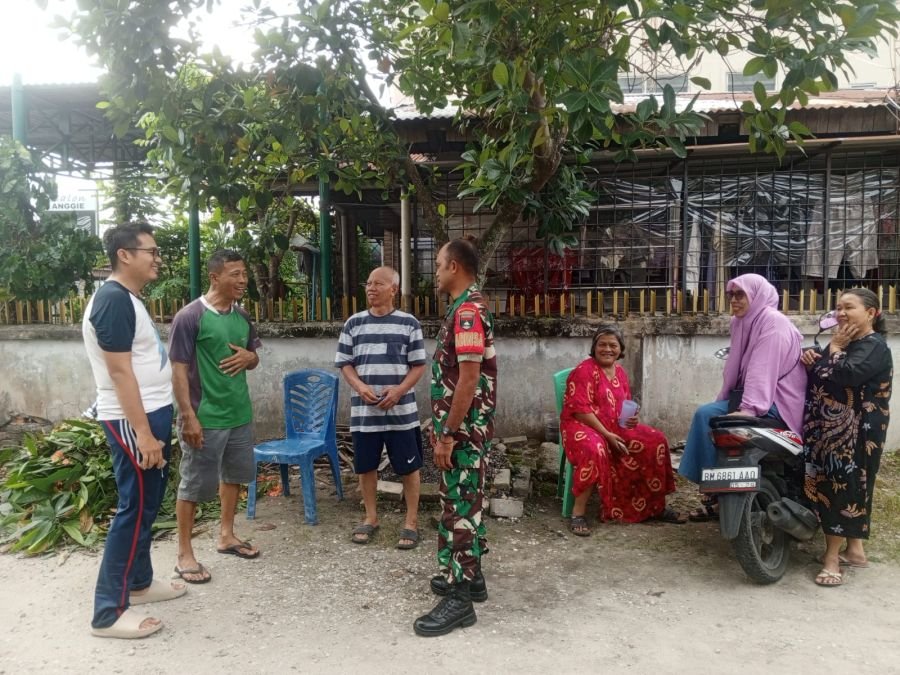 Akhir Pekan, Babinsa Kampung Tengah Tetap Hadir di Tengah Warga