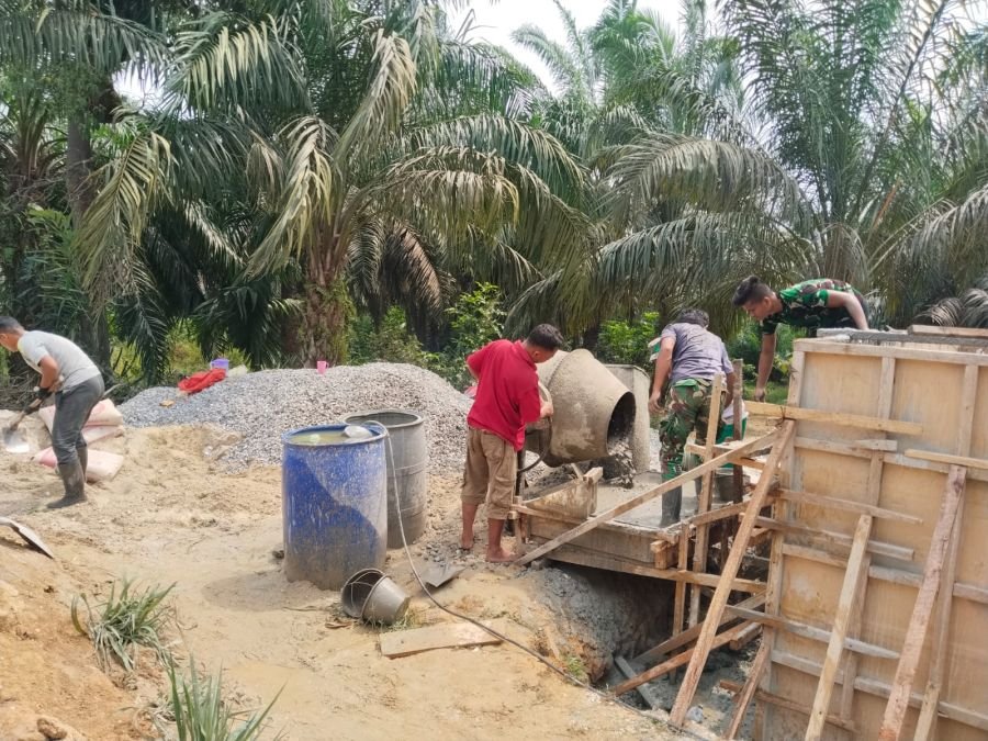 Akses Warga Semakin Mudah: Pengecoran Mal Pondasi Tepi Jauh Jembatan Perintis Garuda Dimulai