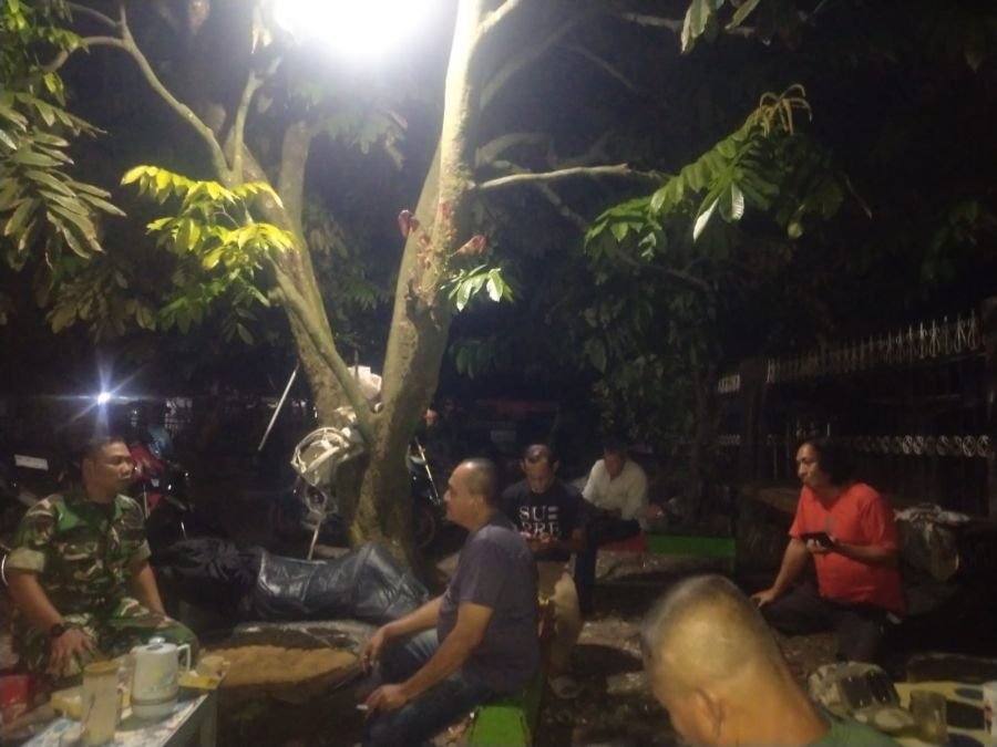 Aksi Heroik Babinsa dan Warga Kelurahan Pesisir, Patroli Malam Cegah Kriminalitas