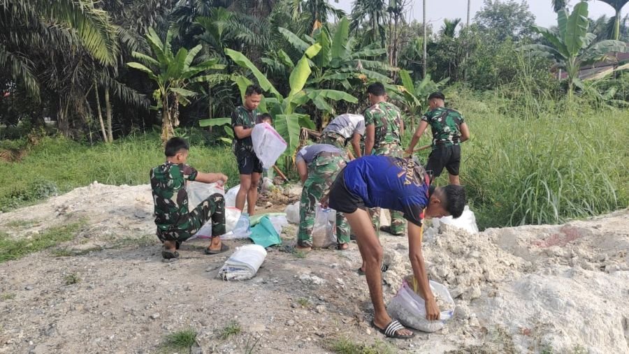 Aksi Nyata Kodim 0301/Pekanbaru, Perkuat Tanggul untuk Pembangunan Jembatan Garuda