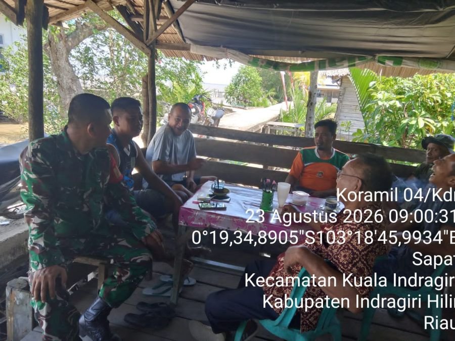 Aktif di Wilayah Binaan, Serda Erwin Savitri Babinsa 04/Kuindra Pantau SDM Lewat Komsos