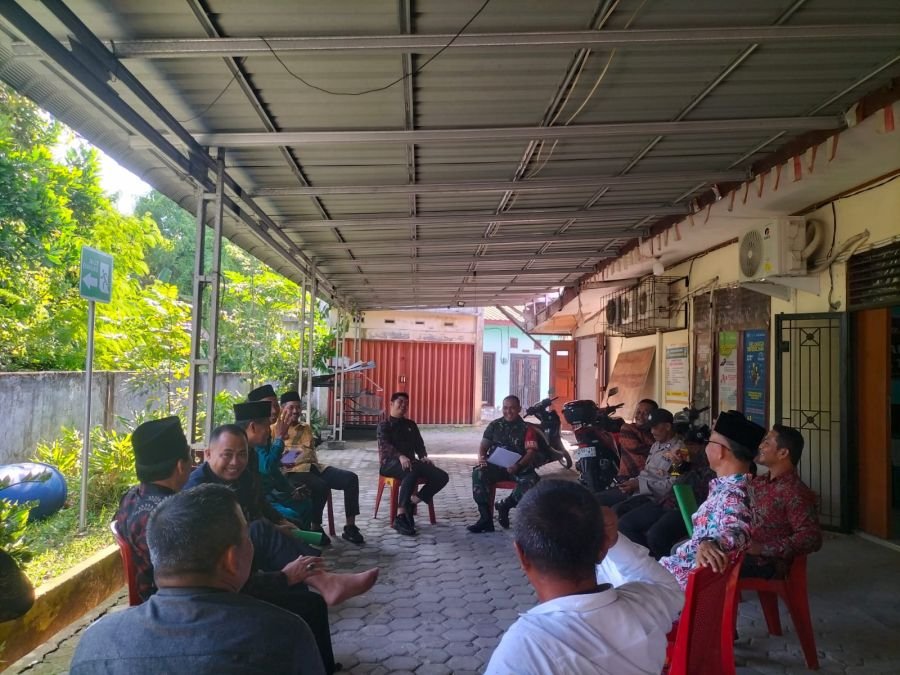 Aktif Komsos Bersama Perangkat Desa Menjadikan Hubungan Kerja Antara Babinsa Semakin Solid