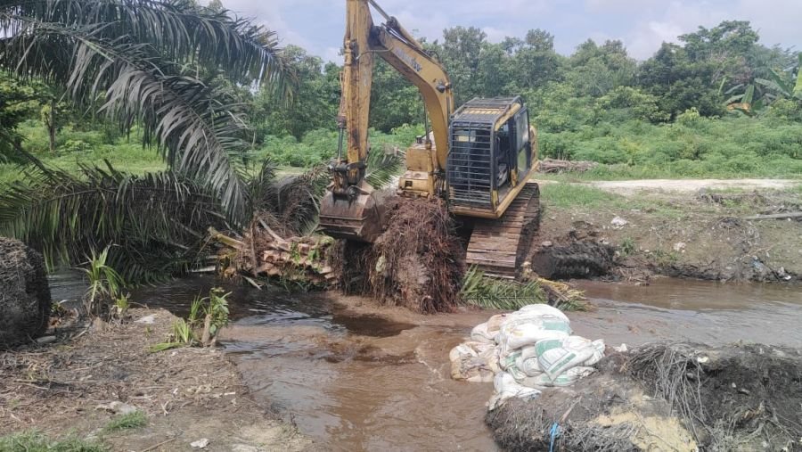 Alat Berat Dikerahkan, Percepat Pembangunan Jembatan Garuda Armco Di Payung Sekaki 