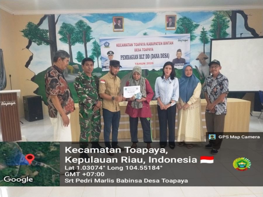 Amankan Penyaluran Bantuan, Babinsa Toapaya Pantai Penyerahan BLT-DD Bulan Agustus 2026