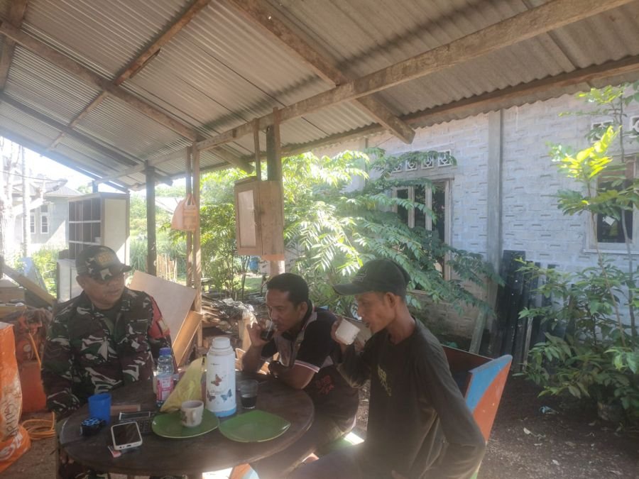 Anggota Koramil 02 TEBING TINGGI membangun jaringan Sosial