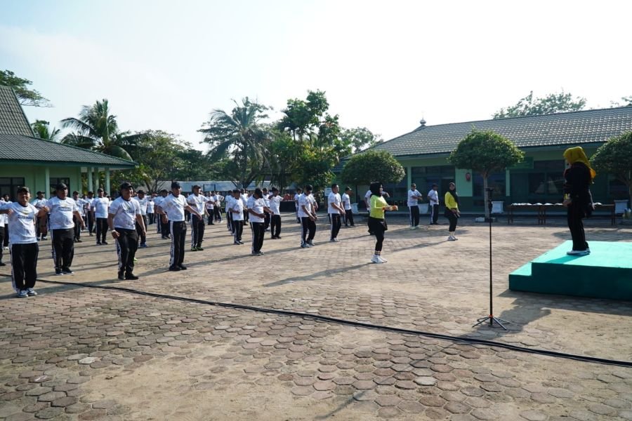Anggota Koramil 03/Tempuling Ikuti Olahraga Bersama di Makodim 0314/Inhil