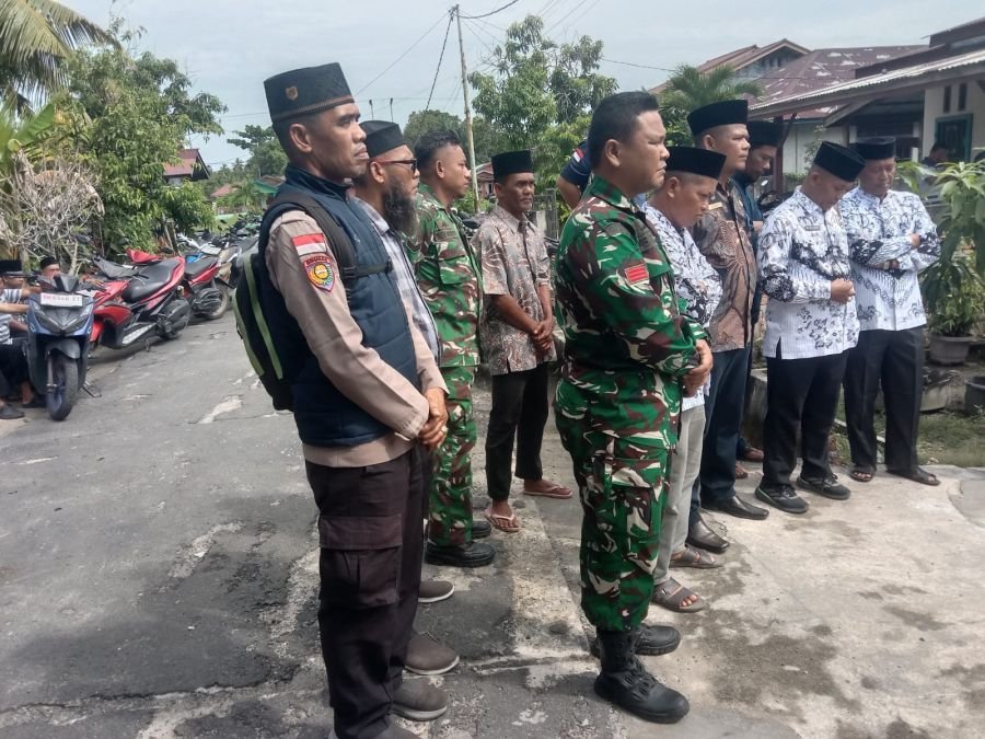Anggota koramil 04/rupat bertakziah kerumah duka diwilayah binaan
