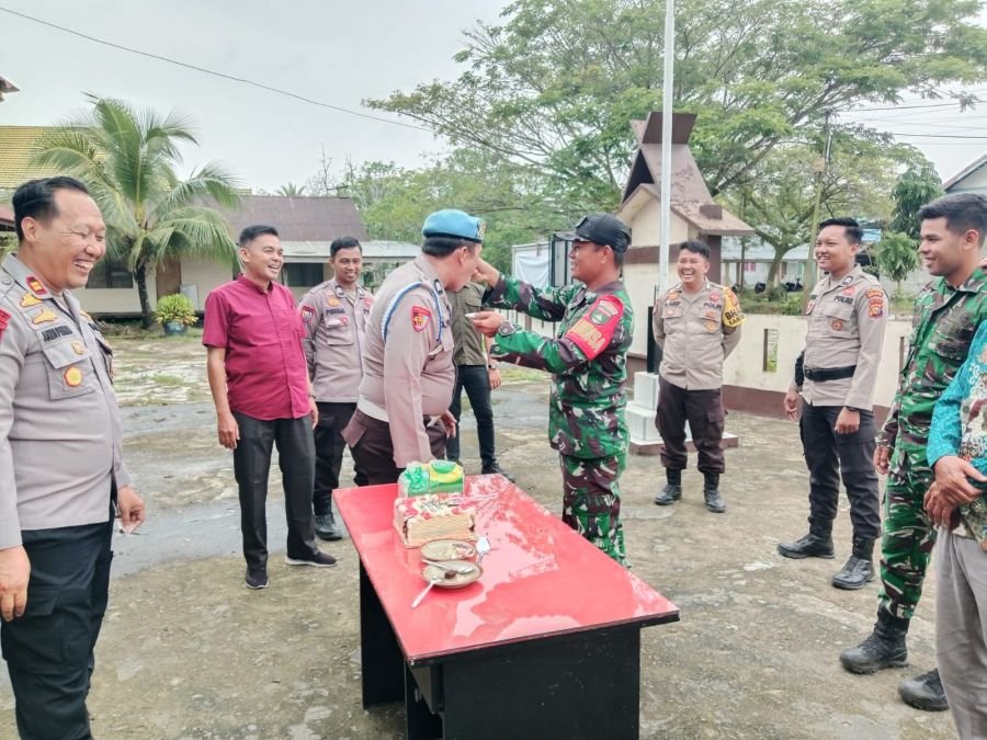 ANGGOTA KORAMIL 05/GAS BERI KEJUTAN , 'SERBU' MAPOLSEK GAS DI HUT BHAYANGKARA KE-80