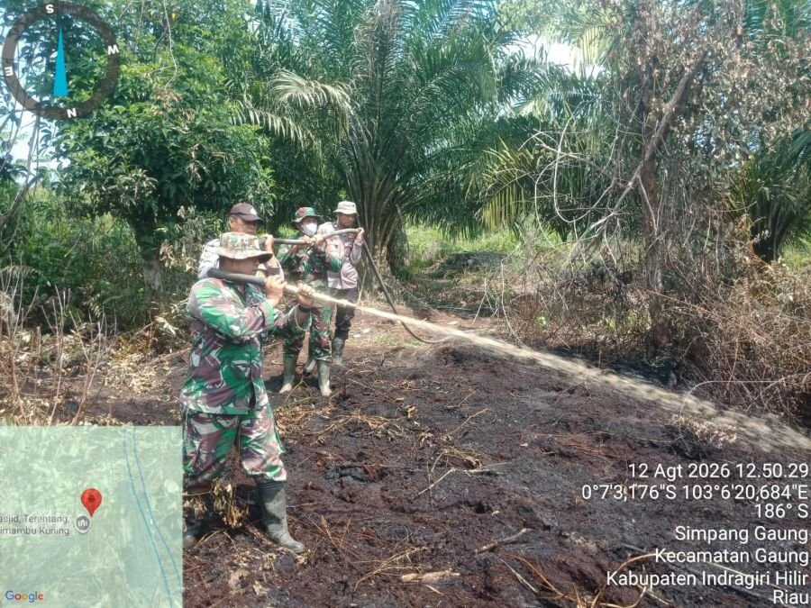 Anggota Koramil 05/Gas Bersama Anggota Polsek Gas dan (MPA) Gas Melaksanakan Pendinginan Lahan
