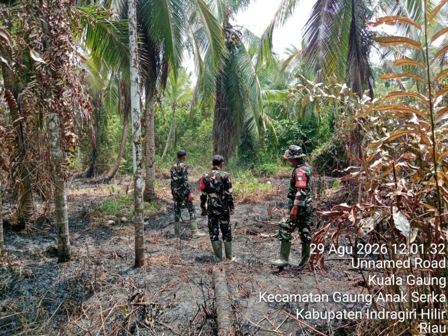 Anggota Koramil 05/GAS dip melaksanakan penanggulangan kebakaran hutan & lahan (Karhutla)