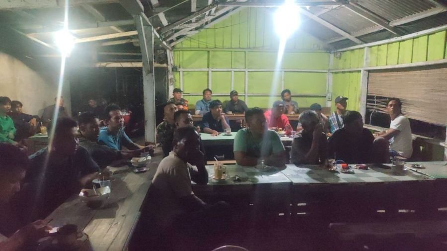 Anggota Koramil 05/Peranap Nobar Bareng Warga, Dukung Prancis vs Spanyol di Piala Dunia 2026