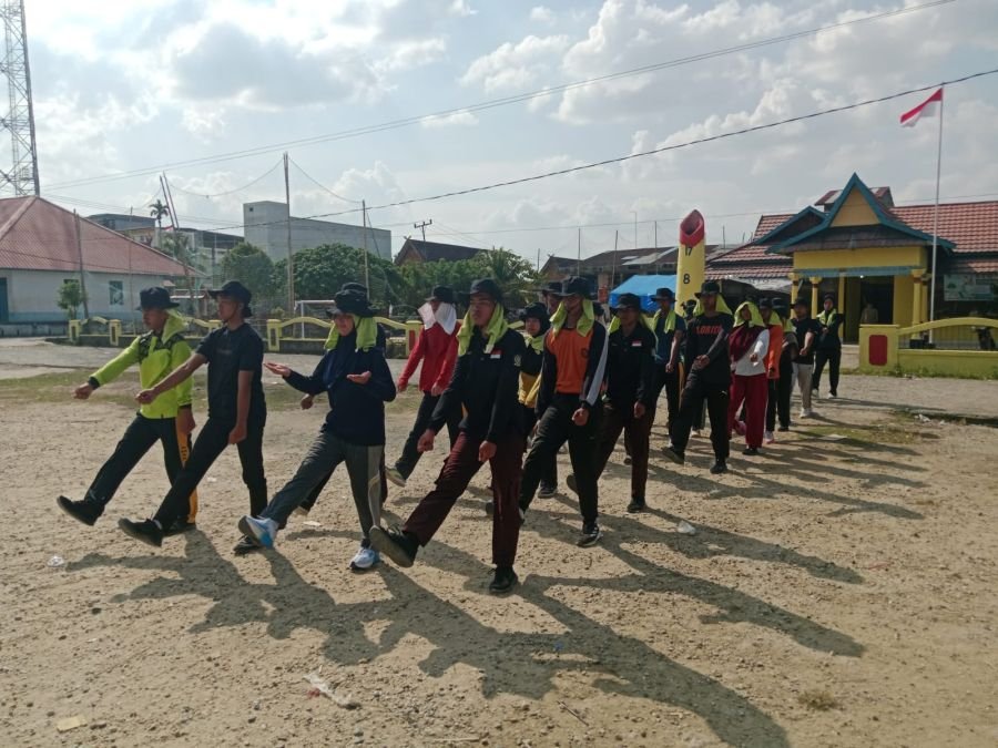 Angota Koramil  05/GAS  Kawal Pembentukan Paskibraka 2026 Latihan  Fokus Penyamaan Gerakan Dasar