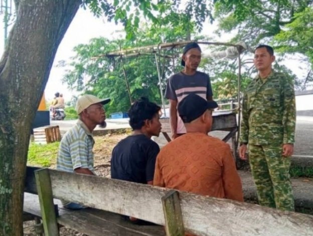 ANTISIPASI BANJIR, WADANRAMIL 01/BANGKO IMBRAU WARGA JAGA KEBERSIHAN LINGKUNGAN