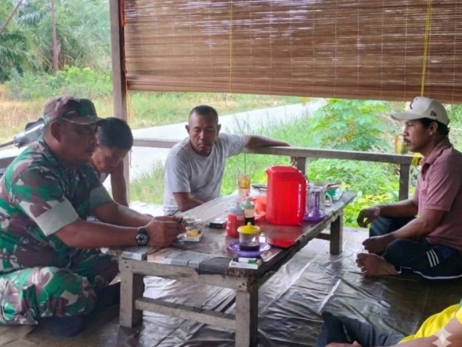 Antisipasi Dampak Medsos, Babinsa Bangko Ajak Orang Tua di Serusa Awasi Pergaulan Anak