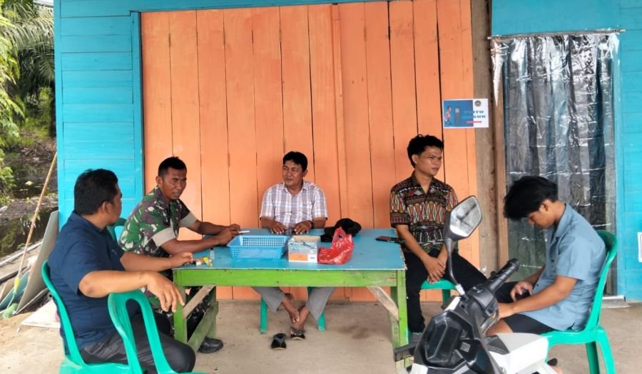 Antisipasi DBD, Babinsa Koramil 0321-01/Bangko Ajak Warga Sei Nyamuk Jaga Kebersihan Lingkungan