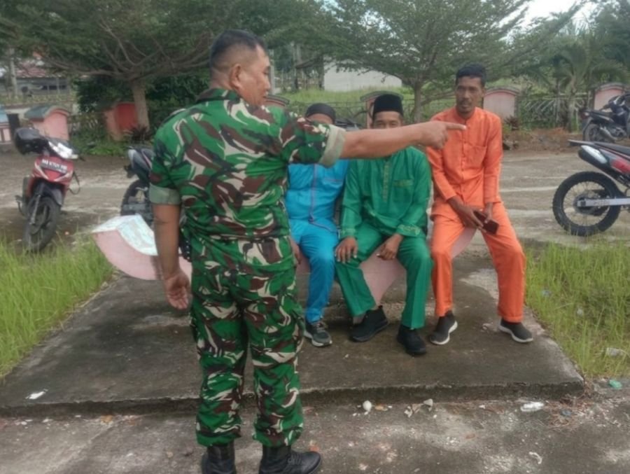 Antisipasi Kamtibmas dan Narkoba, Babinsa Koramil 01/Bangko Ajak Pemuda Aktifkan Siskamling