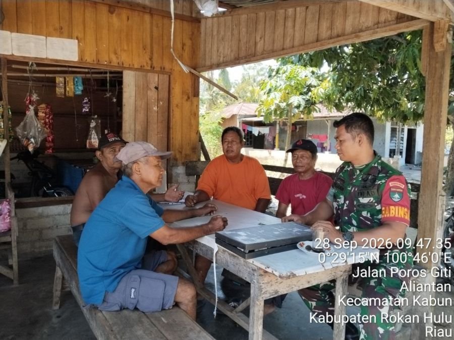 Antisipasi Karhutla, Babinsa Koramil 08/TDN Ingatkan Warga Desa Giti Tetap Waspada