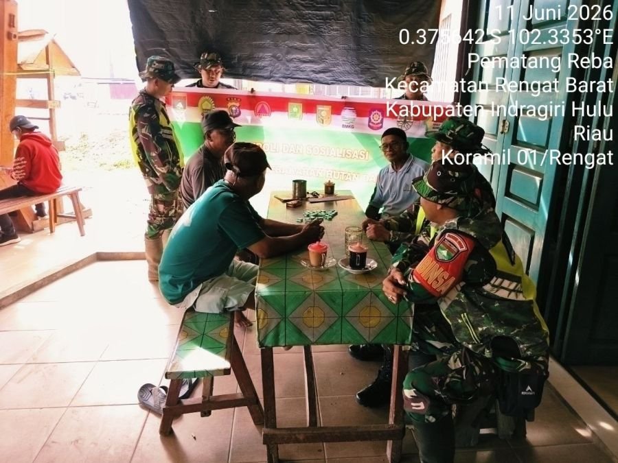 Antisipasi Karhutla, Babinsa Koramil 01/Rengat Intensifkan Patroli dan Sosialisasi
