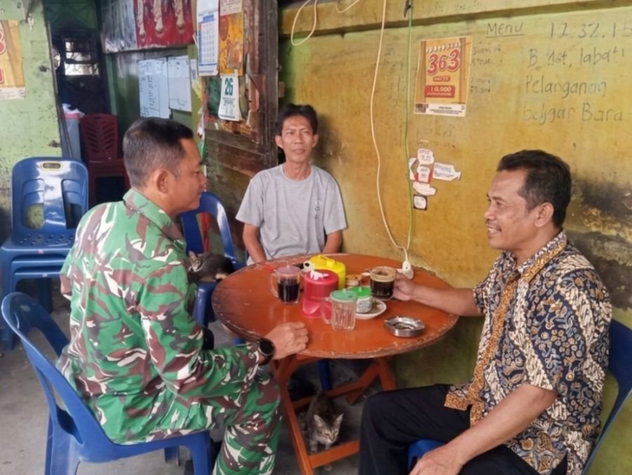 Antisipasi Karhutla dan Malaria, Babinsa Bangko Imbau Warga Jaga Lingkungan