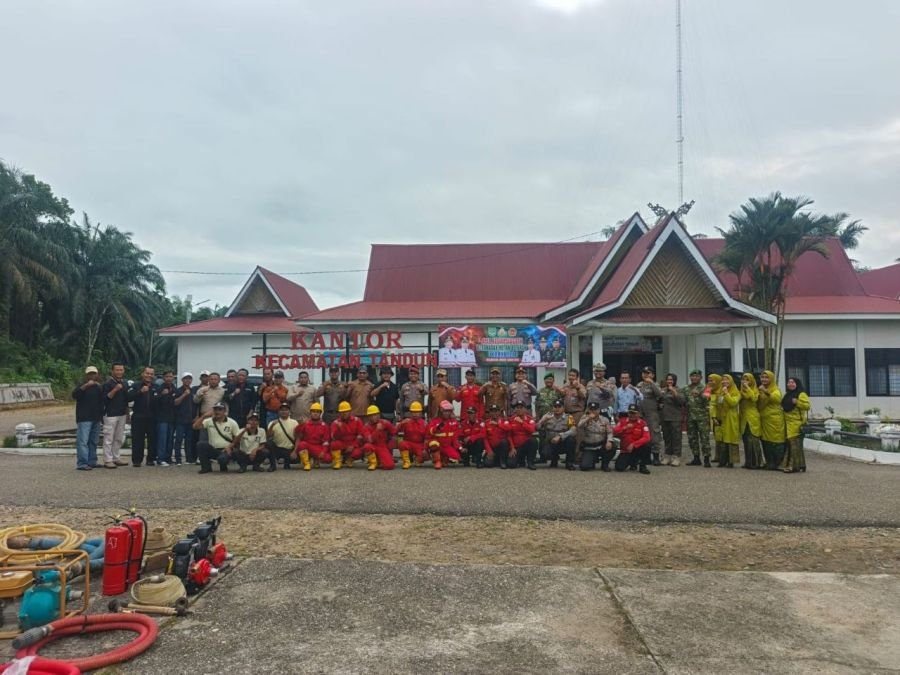 Antisipasi Karhutla, Koramil 08/TDN Gelar Apel Kesiapsiagaan di Kantor Camat Tandun
