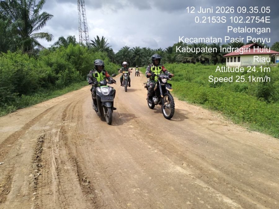 Antisipasi Karhutla Musim Kemarau, Babinsa Koramil 04/Pasir Penyu Patroli dan Sosialisasi di Desa Pe