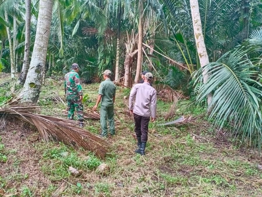 Antisipasi Karhutla, Sertu Zulkarnain Harahap Ajak Linmas Patroli Lahan di Desa Melai