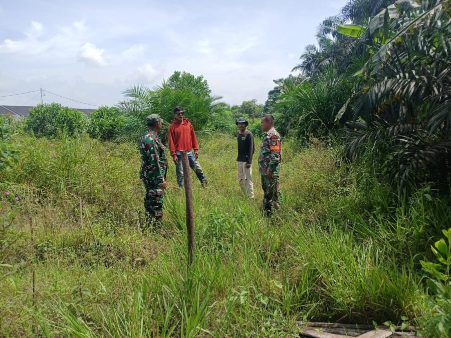 Antisipasi Karhutlah Babinsa Koramil 07/Kampar Ajak Masyarakat Tarai Bangun Lakukan Patroli Karhutla