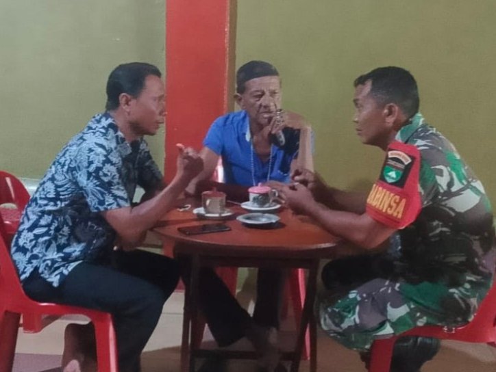 Antisipasi Karlahut, Babinsa Koramil 01/Bangko Gelar Komsos Bersama Warga Kep. Bagan Jawa Pesisir