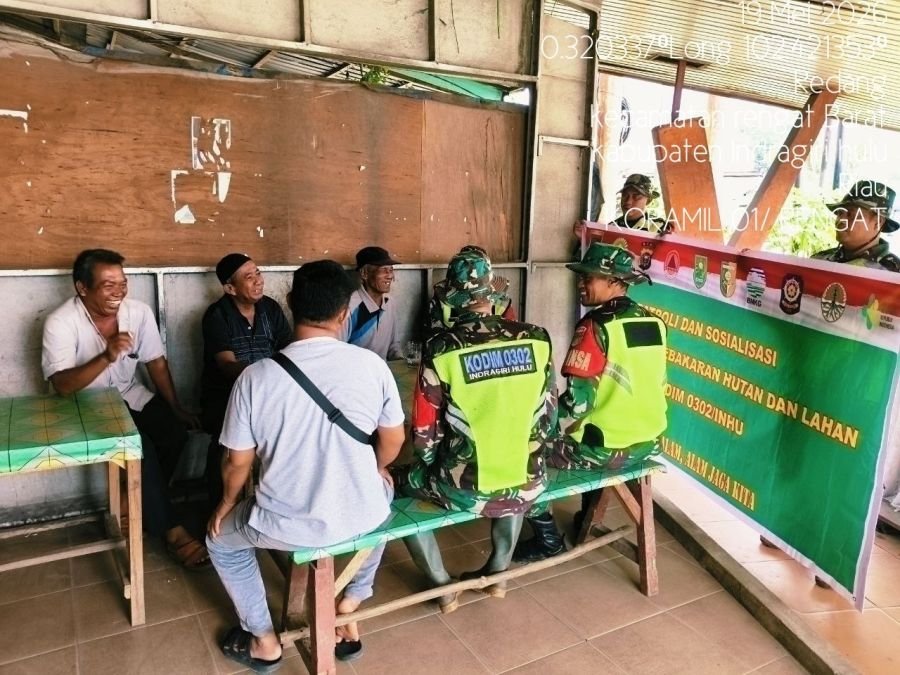 Antisipasi Kebakaran Hutan, Babinsa Koramil 01/Rengat Gencarkan Patroli dan Sosialisasi Karhutla