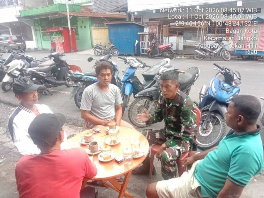 Antisipasi Penyakit Akibat Cuaca Ekstrem, Babinsa Koramil 01/Bangko Gelar Komsos Bersama Warga