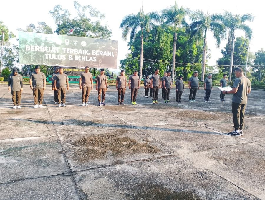 Apel Dan Giat Olahraga Rutin Personil dan PNS Kodim 0315/TPI di Lapangan Hitam Makodim 