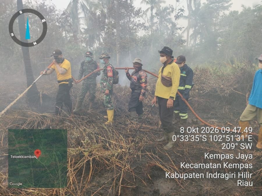Api Padam, Babinsa 03/Tpl dan Tim Gabungan Cegah Karhutla Kembali Menyala di Kempas