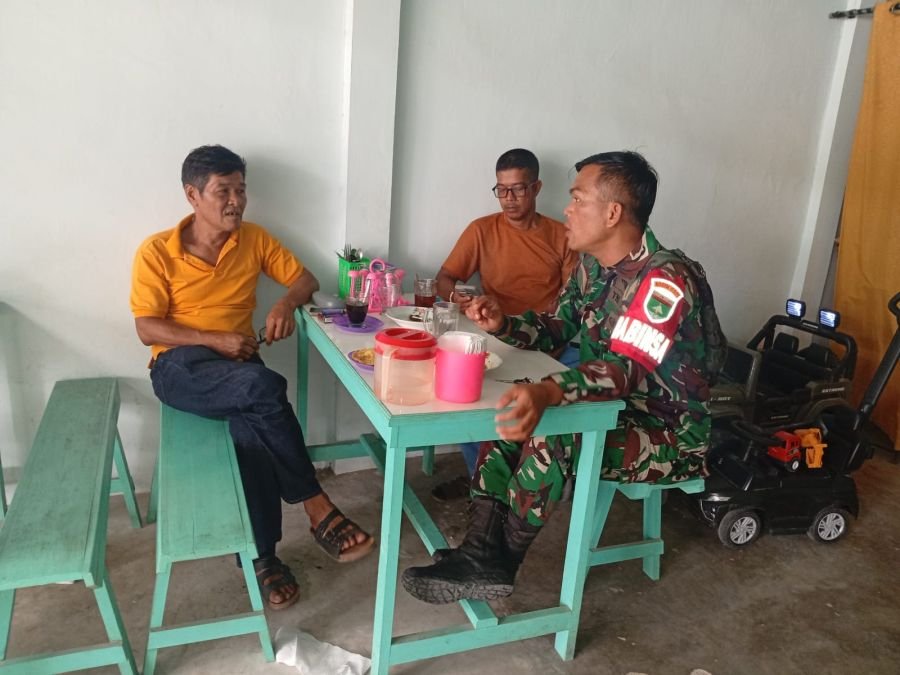 Awali Pekan, Babinsa Rumbai Barat Jalin Komsos Bersama Warga