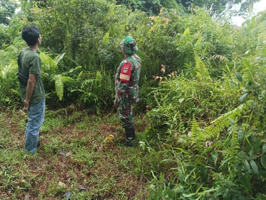 Babinsa 01 / Bengkalis rutin sosialisasi dampak dari kebakaran hutan dan lahan di desa Binaan