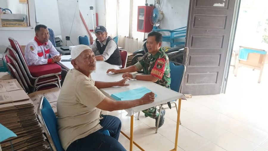 Babinsa 01 Rumbai Perkuat Sinergi dengan Forum RT/RW Demi Menjaga Keamanan Lingkungan