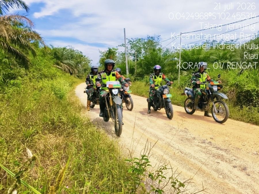 Babinsa 01/Rengat dan Warga Pekan Heran Patroli Karhutla