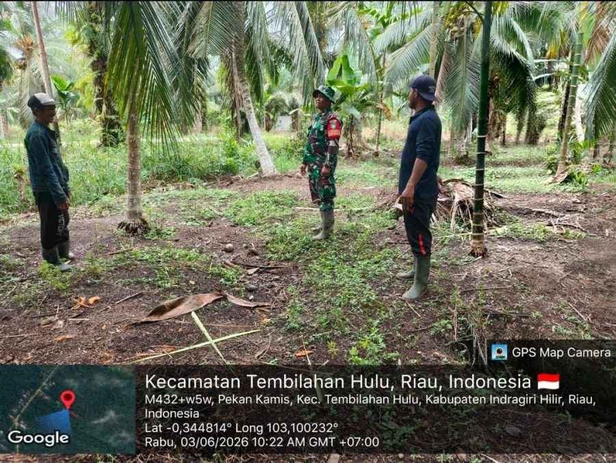 Babinsa 01/TBH Serda Miskal dan Toda Perketat Patroli Cegah Karhutla