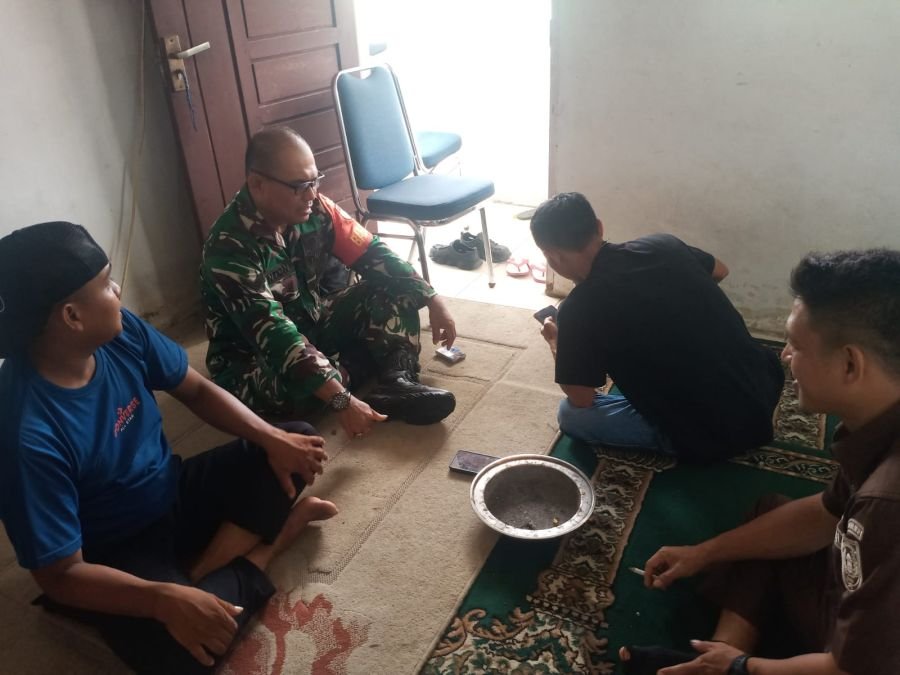 Babinsa 01/Tembilahan dan Mitra Karib Pererat Sinergi Jaga Kondusivitas Wilayah