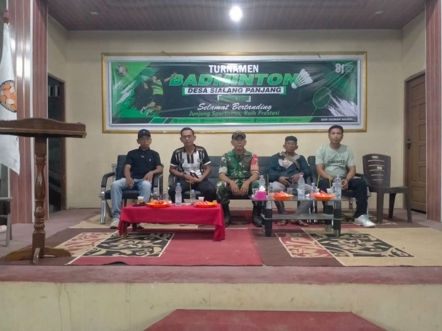 Babinsa 01/Tembilahan Serka Masri Hadiri Penutupan Turnamen Badminton Guna Memeriahkan HUT RI ke-81
