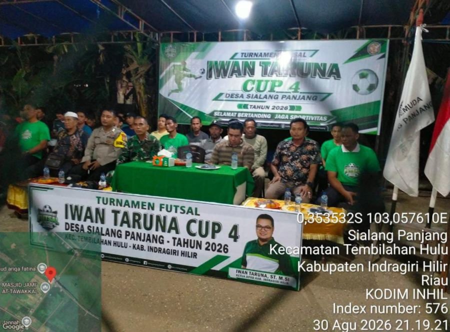 Babinsa 01/Tembilahan Serka Masri Hadir di Tengah Antusiasme Warga pada Pembukaan Turnamen Futsal
