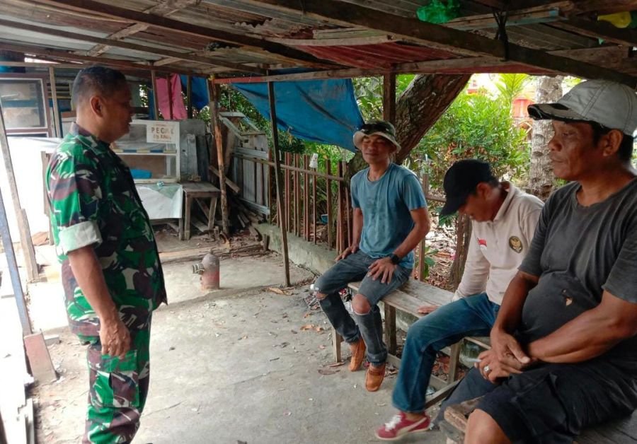 Babinsa 01/Tembilahan Serma Nuryadi Ajak Tokoh Masyarakat Perkuat Benteng Keluarga dari Narkoba