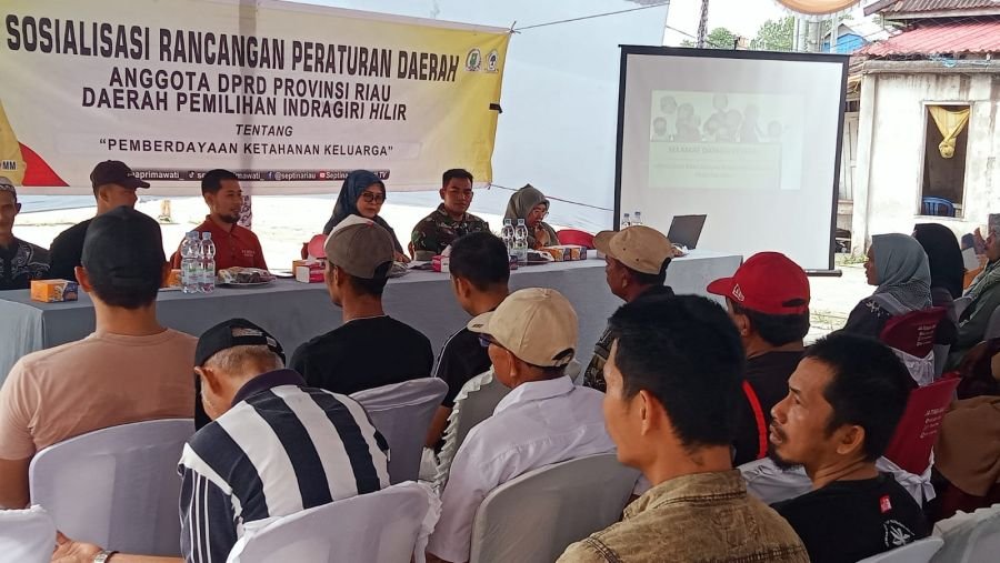 Babinsa 01/Tembilahan Sertu Abd. Ali Sabri Kawal Sosialisasi Ranperda Ketahanan Keluarga