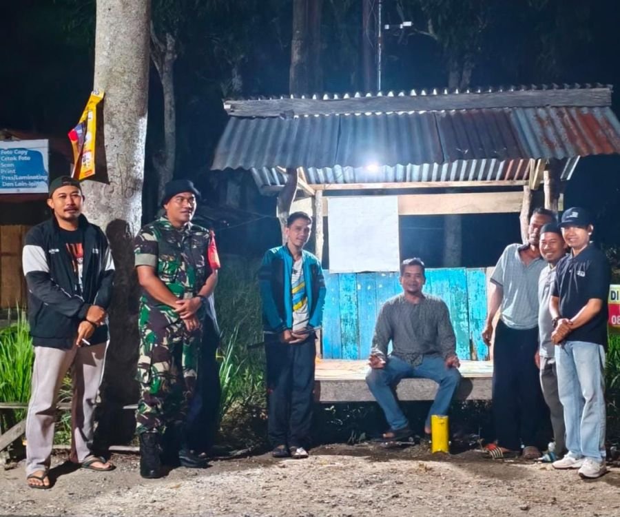 Babinsa 01/Tembilahan Sertu Abd. Ali Sabri Sasar Poskamling, Warga Diminta Jaga Kekompakan