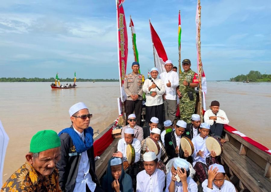 Babinsa 01/Tembilahan Sertu Suherman Kawal Ziarah dan Pawai Muharam 1448 H