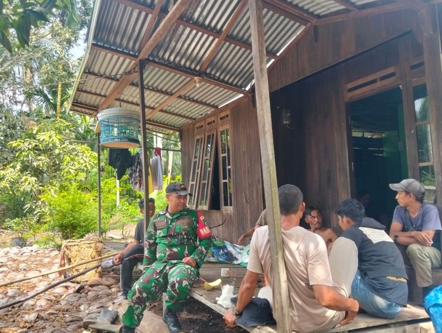 Babinsa 01/Tembilahan Sertu Suherman Gandeng Tokoh Masyarakat Persempit Ruang Gerak Narkoba
