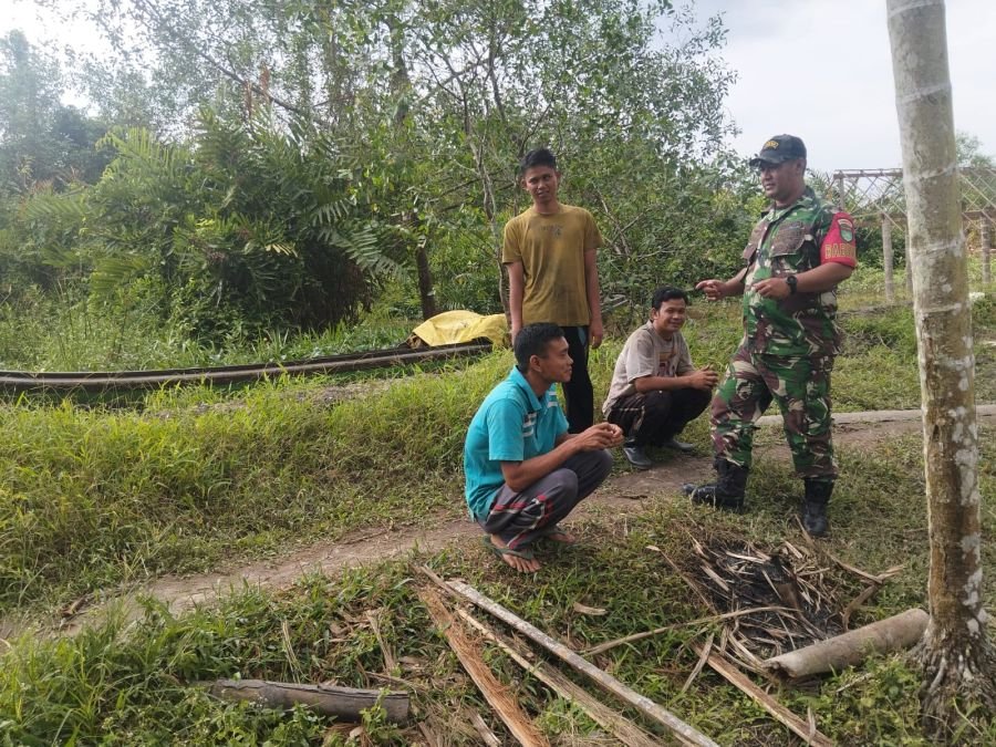 Babinsa 01/Tembilahan Sertu Suherman Tingkatkan Kewaspadaan Warga, Keamanan Desa Jadi Prioritas