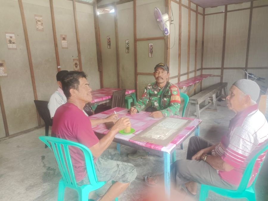 Babinsa 03/Tempuling Gandeng Ketua RT Perkuat Komunikasi Warga Harapan Jaya