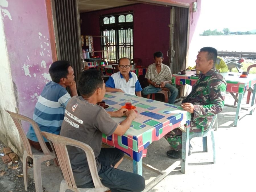 Babinsa 03/Tempuling Gandeng Tokoh Masyarakat Cegah Gangguan Kamtibmas